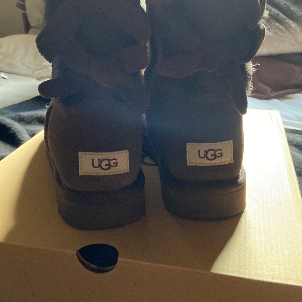 These Are cute comfy uggs, Women’s 9, Worn maybe once or twice!